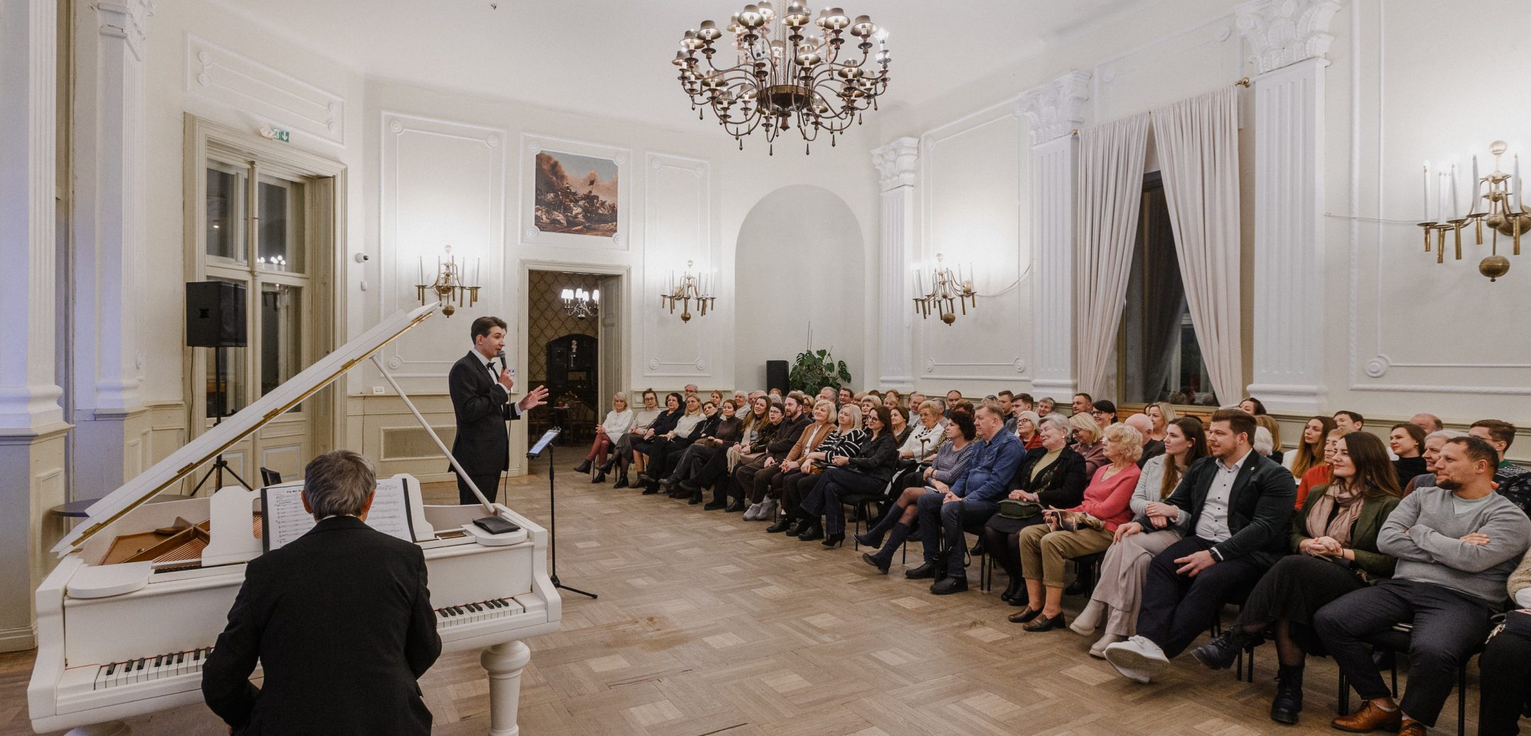 Gruodžio 19 d. legendinės Franko Sinatros dainos skambėjo dvaro erdvėse