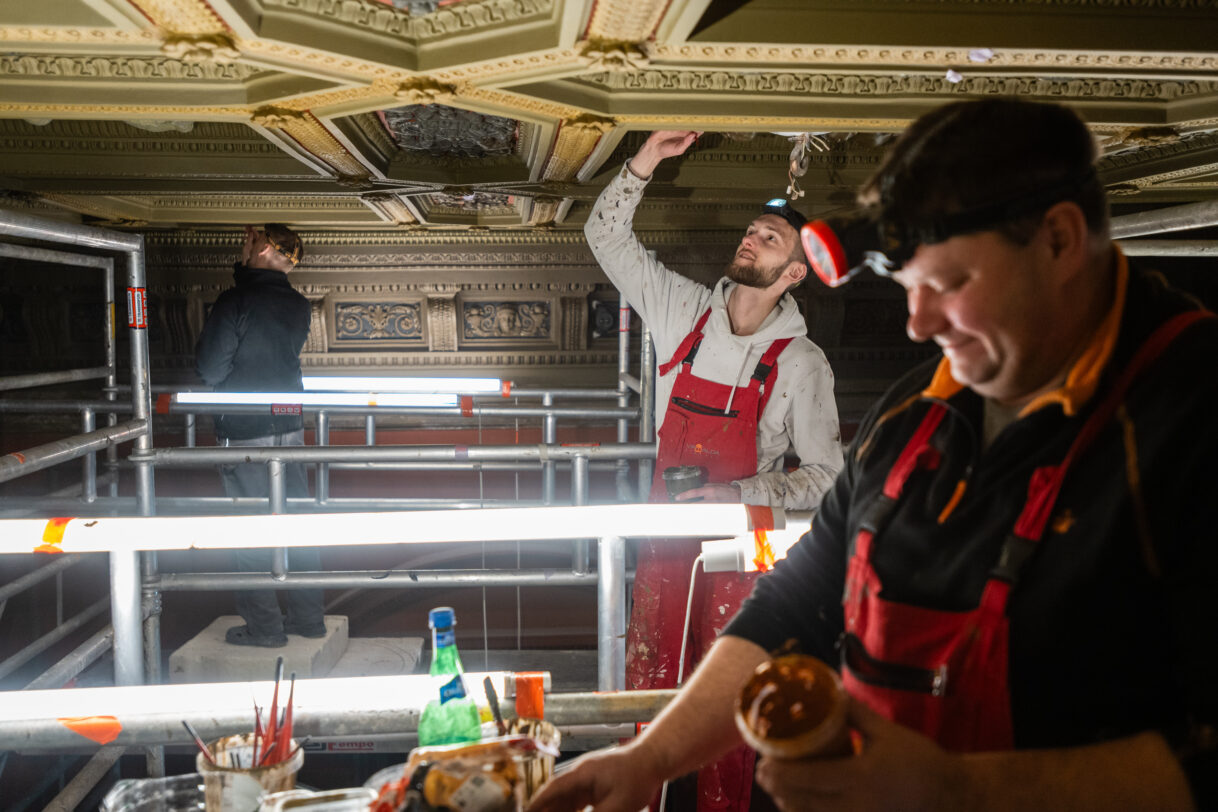 Grafo kabineto lubų restauravimo eiga