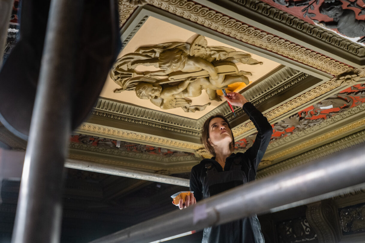 Grafo kabineto lubų restauravimo eiga