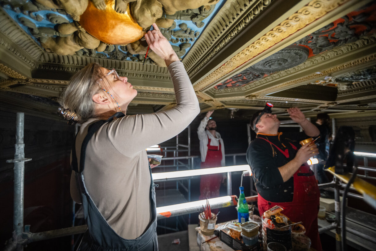 Grafo kabineto lubų restauravimo eiga