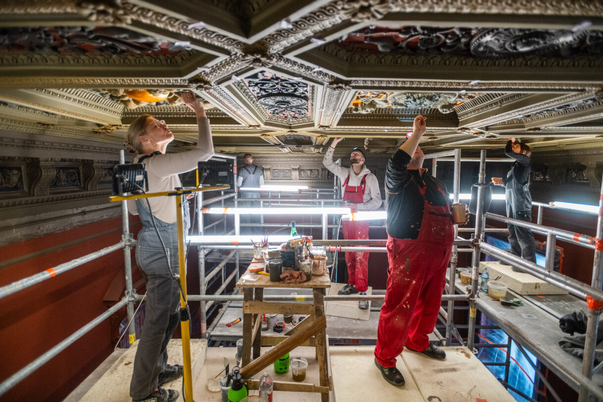 Grafo kabineto lubų restauravimo eiga