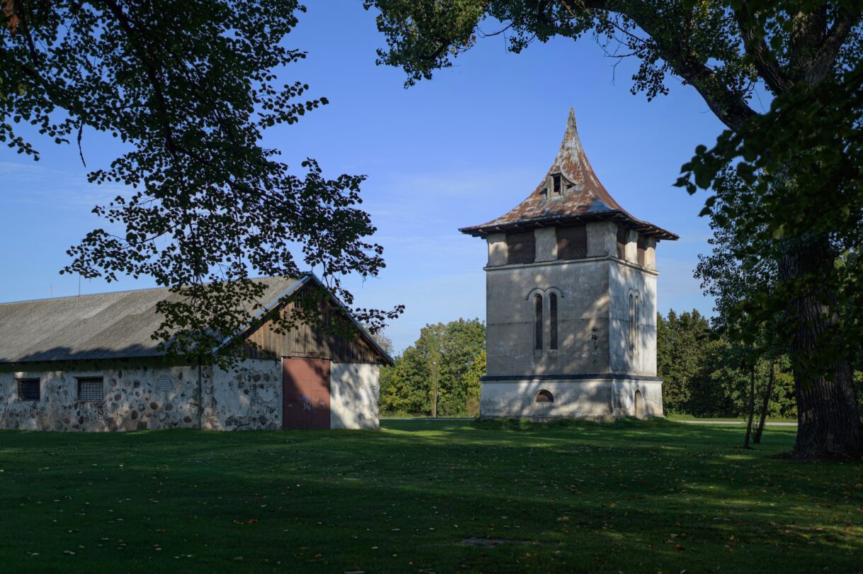 Bokštas, 2025 m. M. Kundrotas
