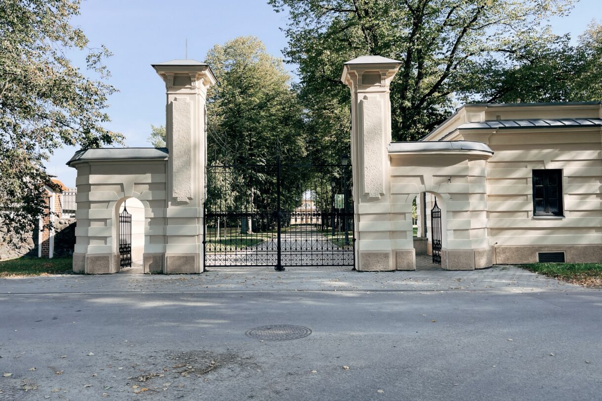 Vakarų vartai, nuotrauka iš dvaro archyvų