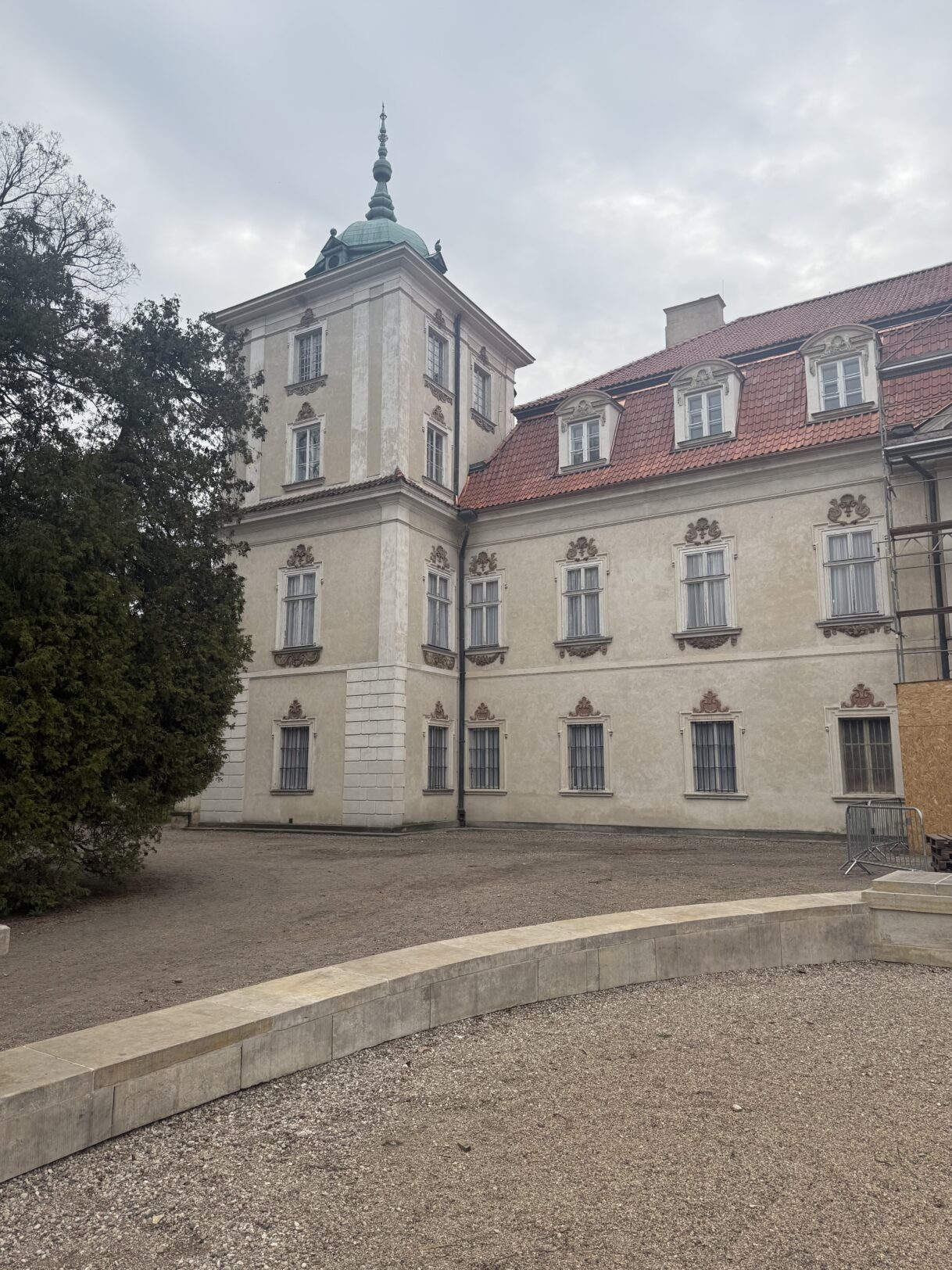 Nieboruvo rūmų fasadas