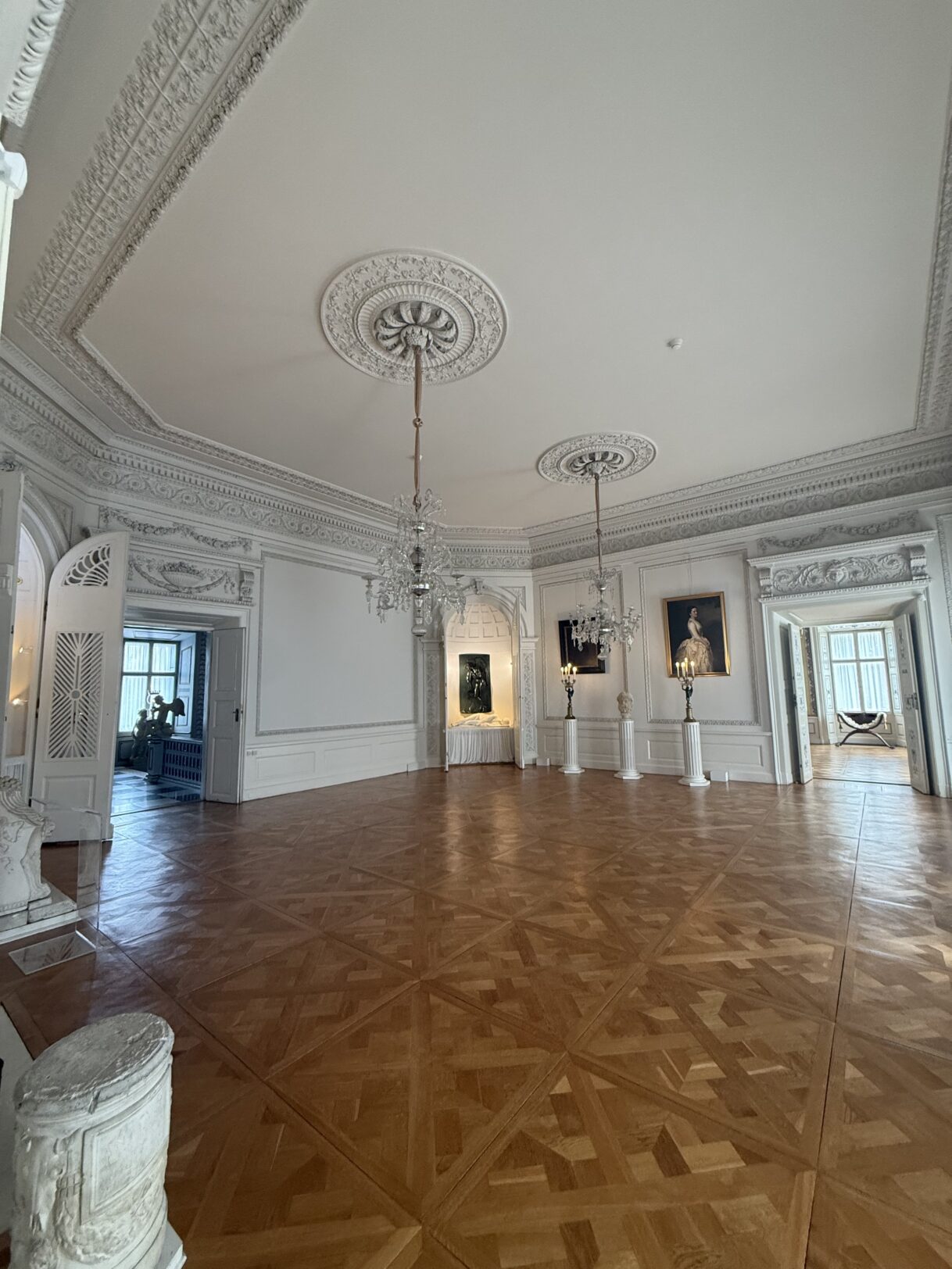 Pokylių ir maldos salė